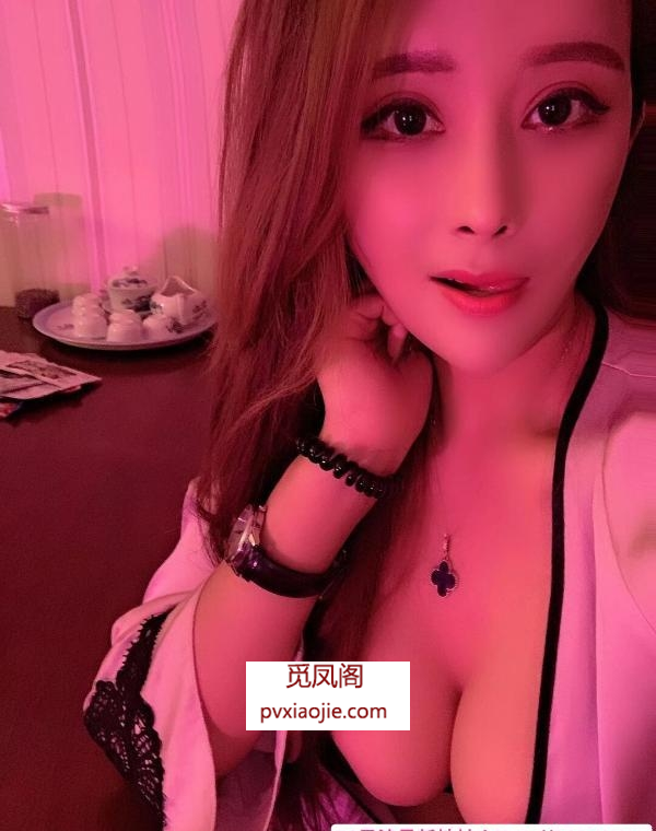 大胸知心骚浪御姐