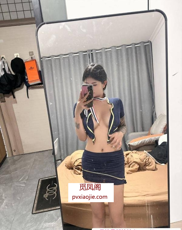 南开童颜大胸嫩妹