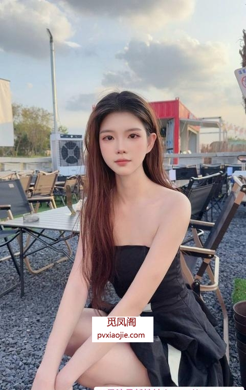 长腿肤白颜值嫩妹