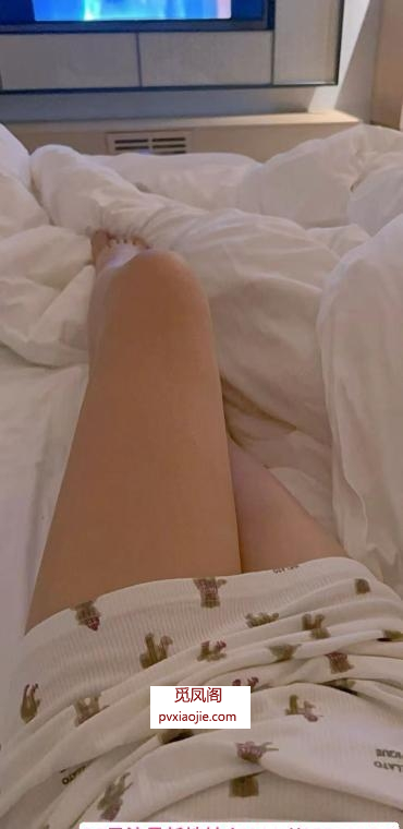 高颜大奶一线天